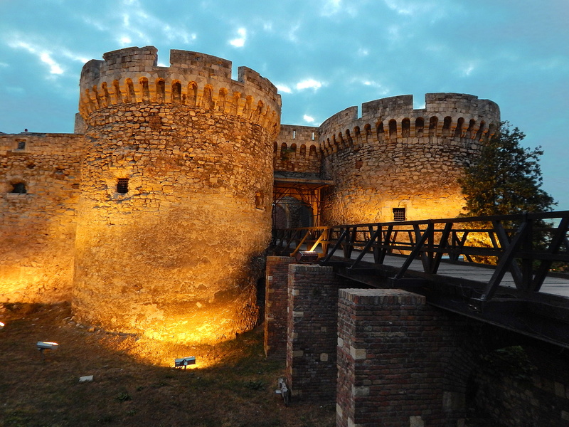tower, wall, no people, historical, old, ancient civilization, damaged, outdoors, the past, cloud - sky, 4K, old ruin, belgrade, building exterior, building