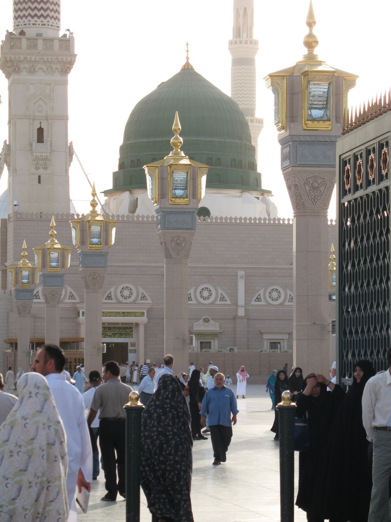 men, belief, place of worship, crowd, real people, women, city, spirituality, god, tourism, muslims, mosque, islam, pray, architecture, travel, outdoors