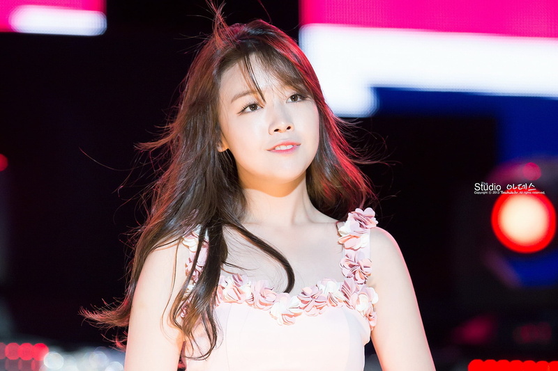 child, young adult, waist up, looking away, looking, brown eyes, long hair, one person, focus on foreground, front view, Asian, portrait, hairstyle, singer