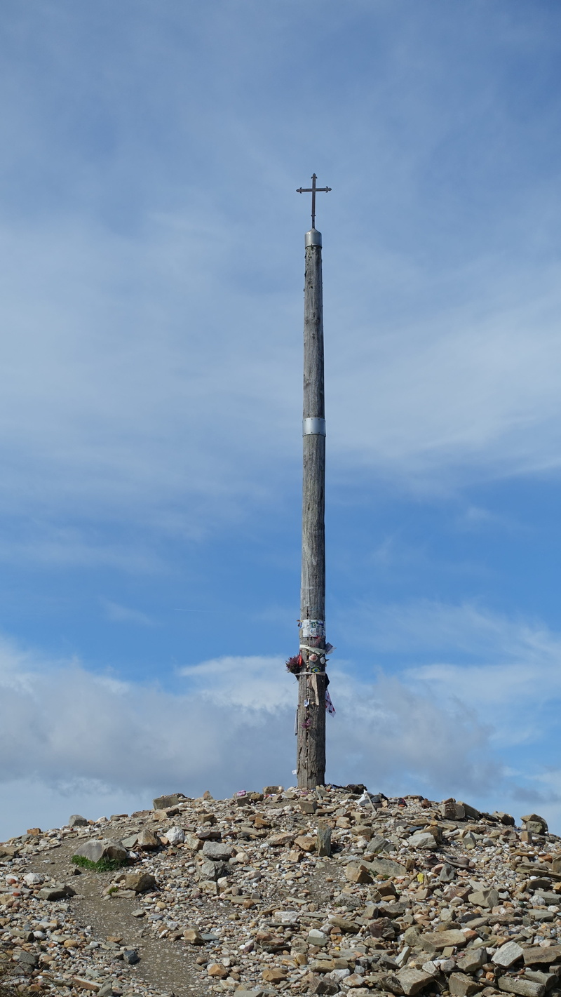5K, sky, solid, blue, day, outdoors, rock - object, tower, metal, low angle view, Pilgrimage, tall - high, no people, rock, camino de santiago, wooden post