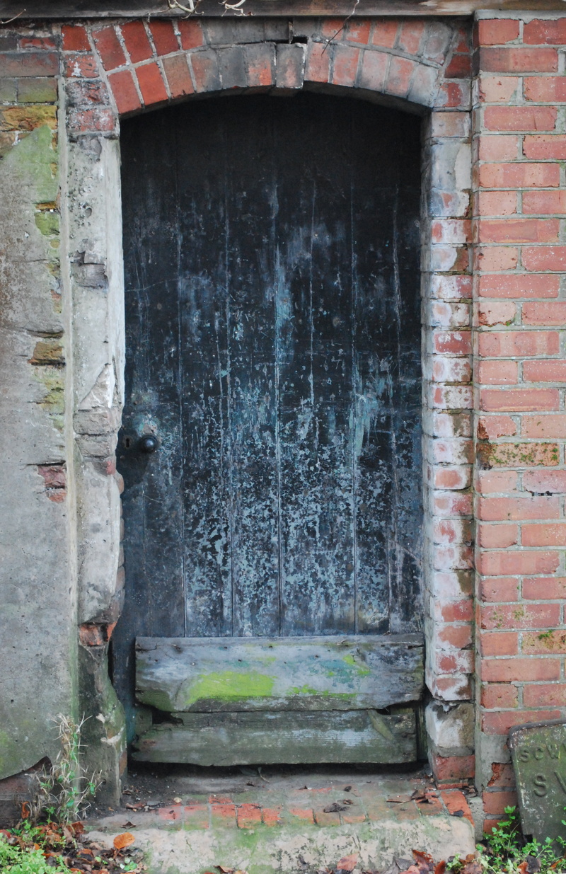 wood, built structure, deterioration, 2K, broken, damaged, aged, doorway, no people, abandoned, closed, outdoors, texture, black, vintage, antique, ruined