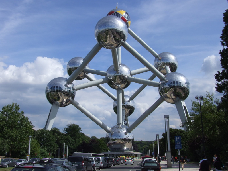 outdoors, city, cloud - sky, metal, museum, tourism, the atomium, car, crowd, real people, architecture, beautiful, transportation, silver colored, men