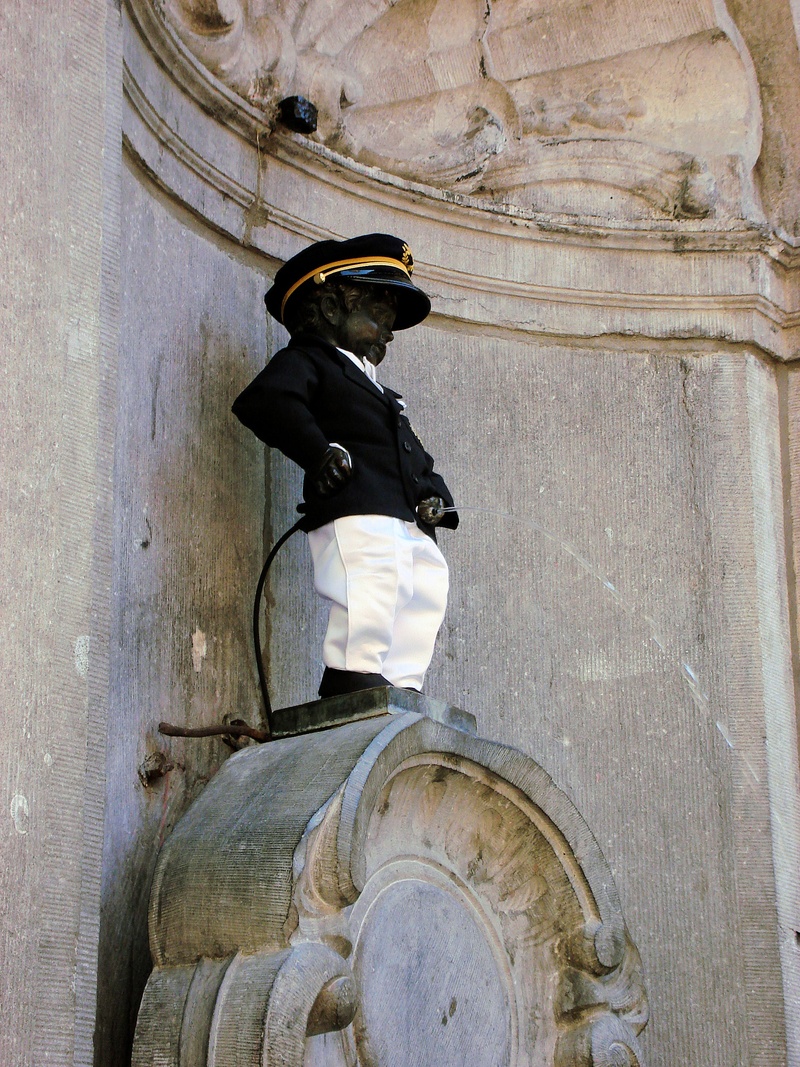 history, 2K, building exterior, wall - building feature, architecture, manneken pis, brussels, human representation, male likeness, statue, day, built structure