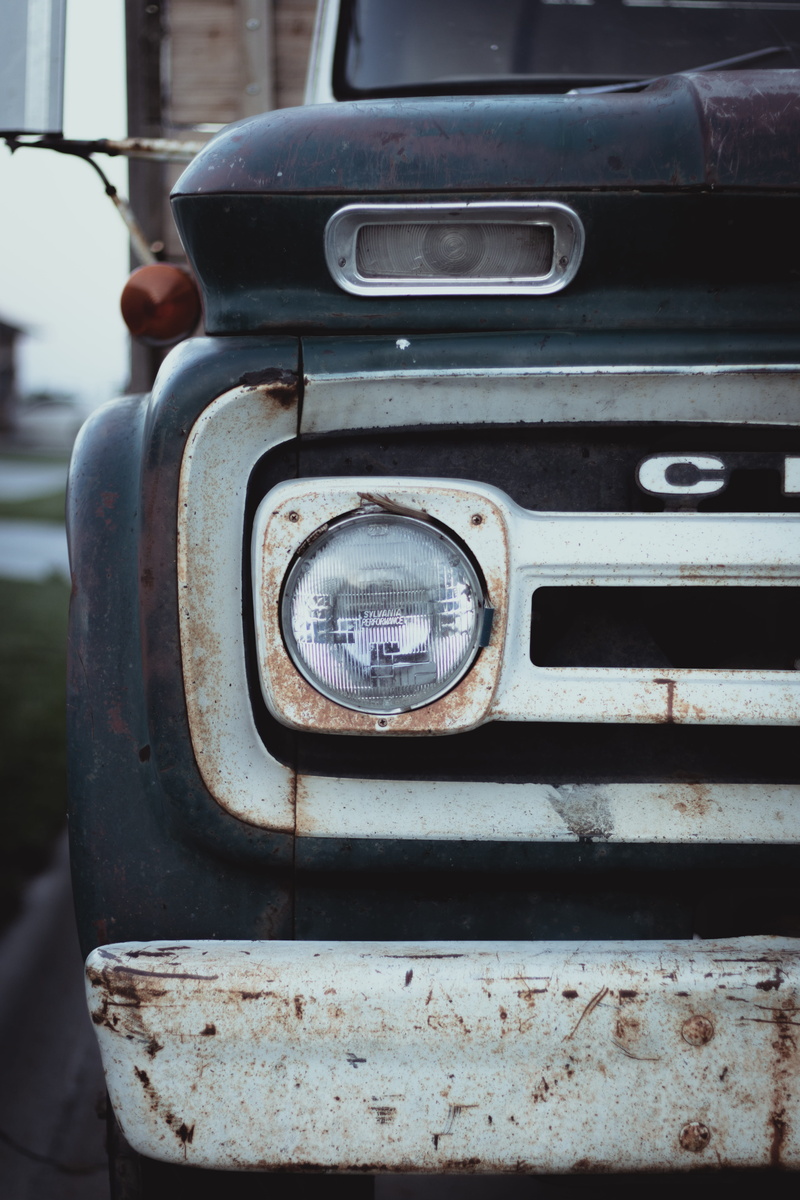 chevy, focus on foreground, land vehicle, transportation, rust, classic car, metal, rusty, vehicle, automobile, retro styled, close-up, abandoned, traffic light