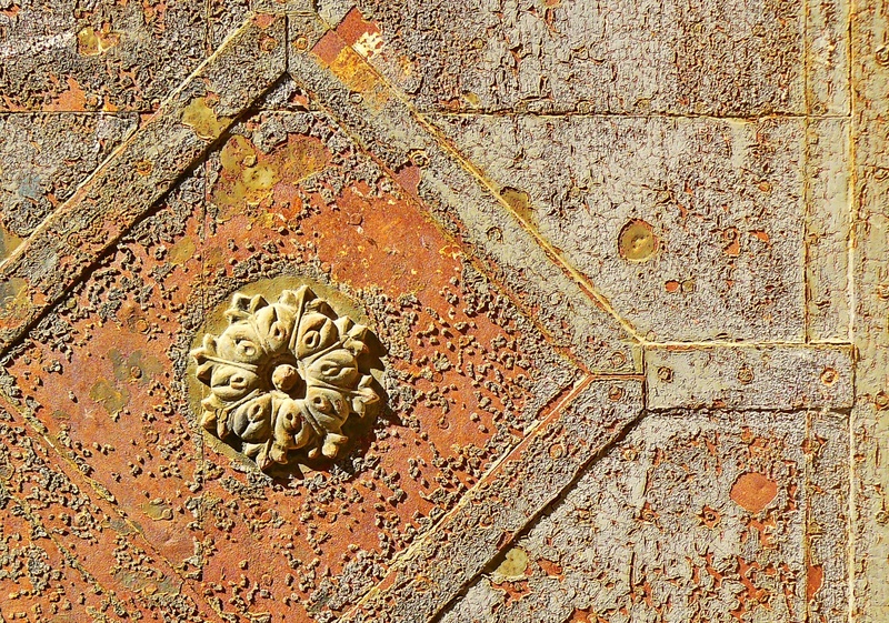 close-up, no people, built structure, corrosion, the past, wood - material, craft, ornament, iron, carving, rusty, stainless, art and craft, day, floral pattern