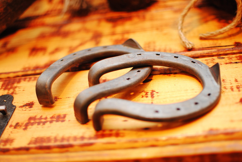 rusty, wood - material, brown, 4K, studio shot, talisman, shape, old, shoe, nostalgia, day, single object, symbol, horse, fortune, indoors, curve, horseshoe