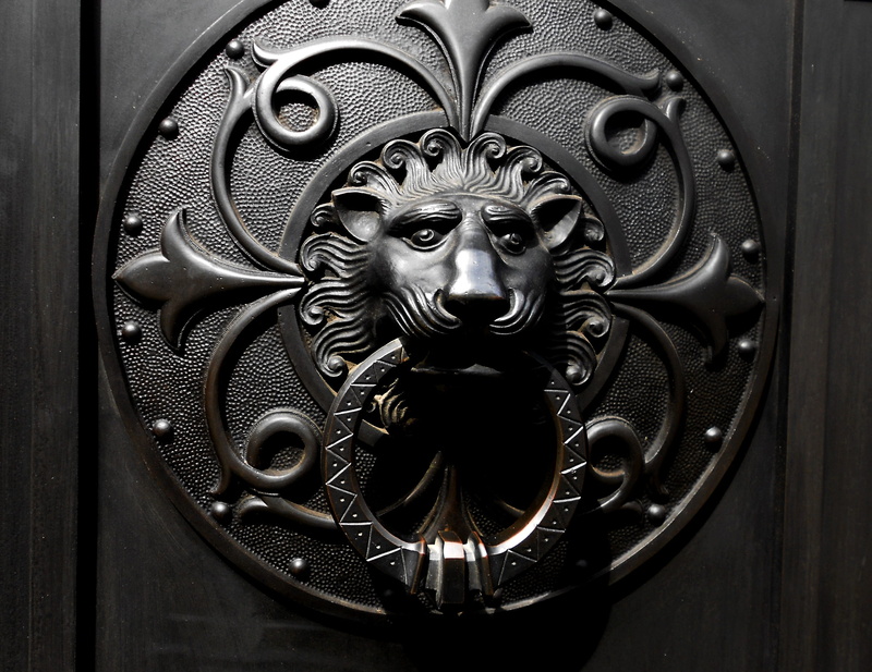 monument, door, lion - feline, entrance, door knocker, cemetery, representation, bronze, art and craft, human representation, close-up, indoors, statue