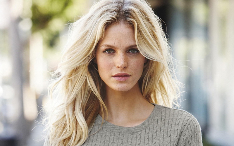 young women, Erin Heatherton, women, looking at camera, focus on foreground, casual clothing, one person, adult, hair, headshot, front view, model, portrait