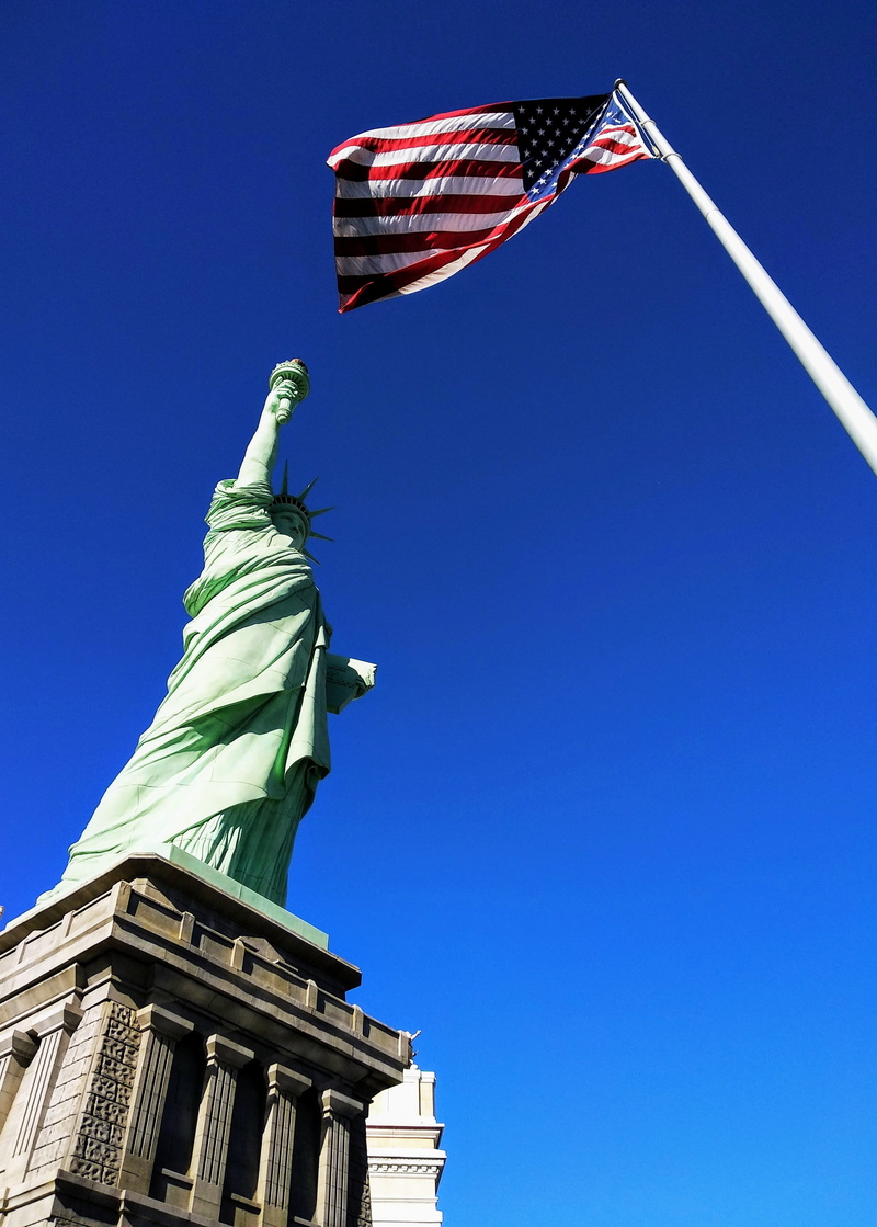 clear sky, human representation, government, low angle view, flagpole, vegas, wind, day, monument, las, hotel, architecture, ny, statue, liberty, 4K, sky