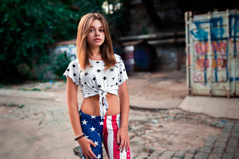 lifestyles, looking at camera, Irina Petrenko-Novinskaya, hairstyle, young adult, front view, 2K, women, long hair, model, one person, real people, three quarter length
