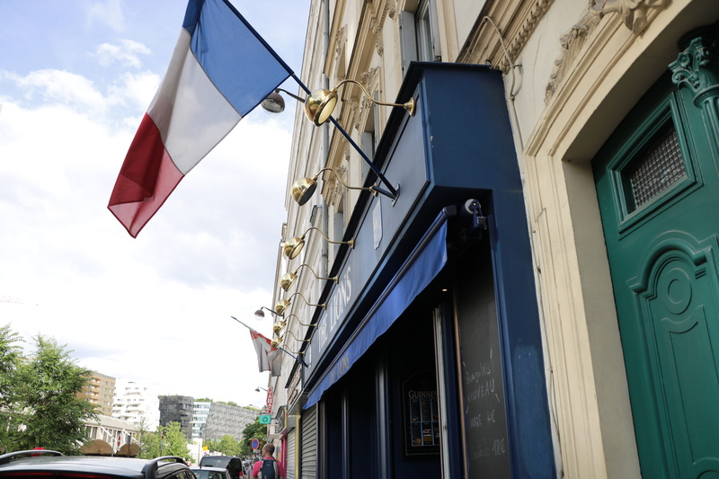 flag, cloud - sky, built structure, residential district, outdoors, building exterior, restaurant, paris, sunlight, france, city street, ville, street