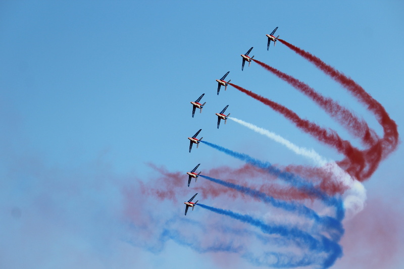 living room, on the move, blue, french flag, aircraft, tricolor, france, vapor trail, low angle view, alphajet, teamwork, air, air vehicle, transportation