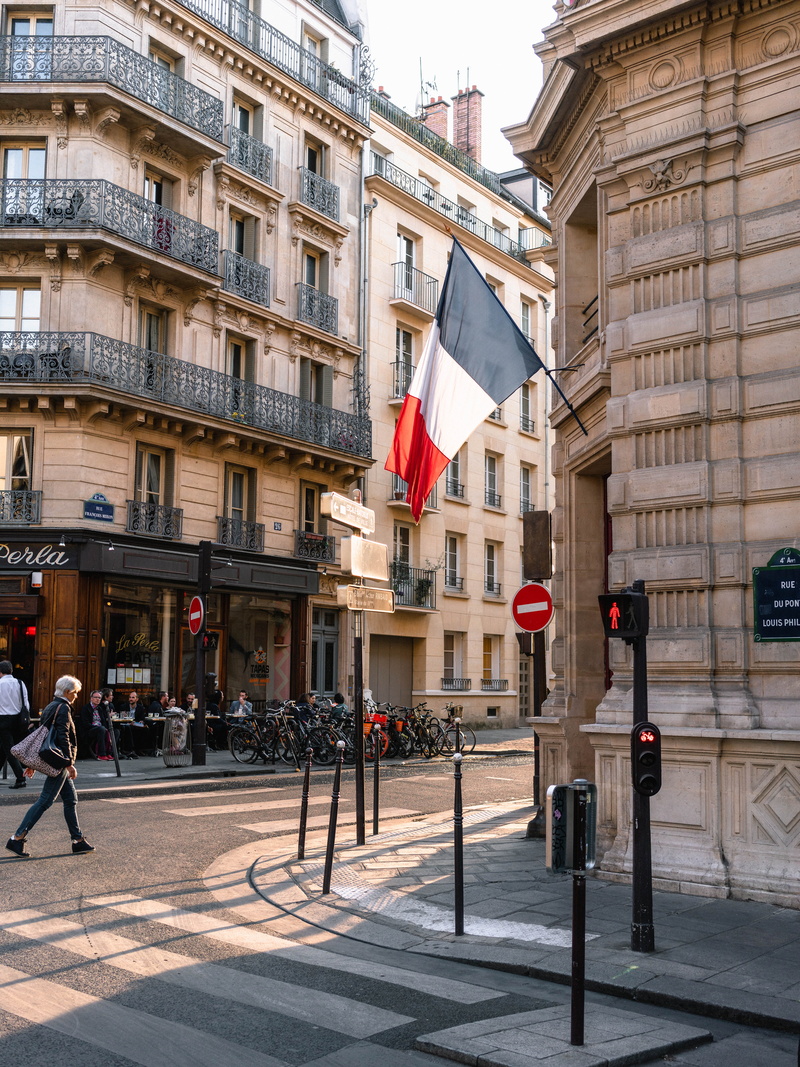 modern, landmark, travel destinations, urban, commerce, city life, sight, mode of transportation, shops, city, pedestrian lane, 5K, transportation system