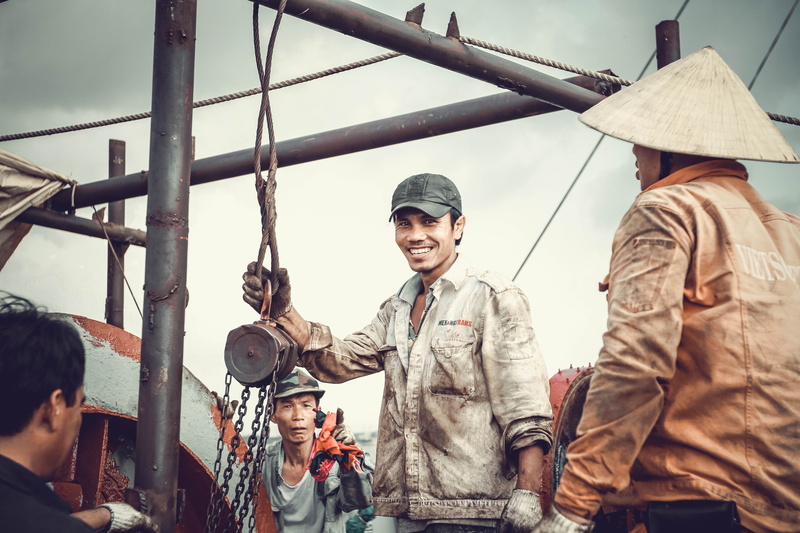 5K, work, man, post, people, group of people, sea, standing, repair, smile, real people, tanker, day, nature, young adult, labor, headwear, team, architecture