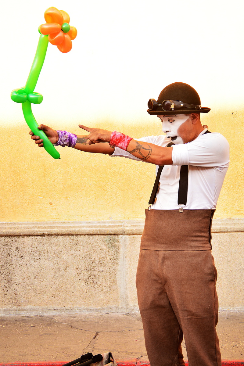 wall - building feature, men, day, young adult, one person, leisure activity, mime, 4K, sunglasses, built structure, standing, lifestyles, people, young men