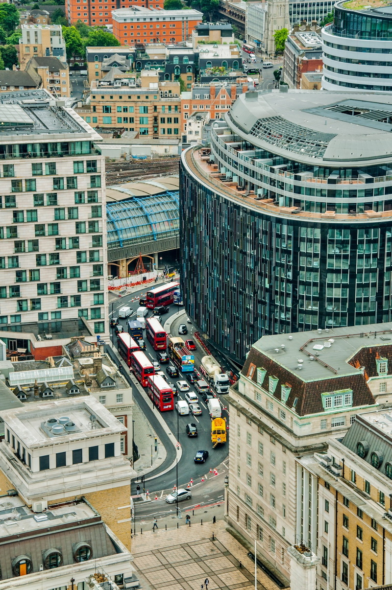 no people, transportation, outdoors, cityscape, london, archtetcural, city life, photo, architecture, skyscraper, road drive, day, cars, bus, high, architetcure