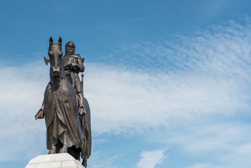 cloud - sky, male likeness, blue, famous Place, medieval, spirituality, 5K, female likeness, statue, scotland, daytime, human representation, man, tourism