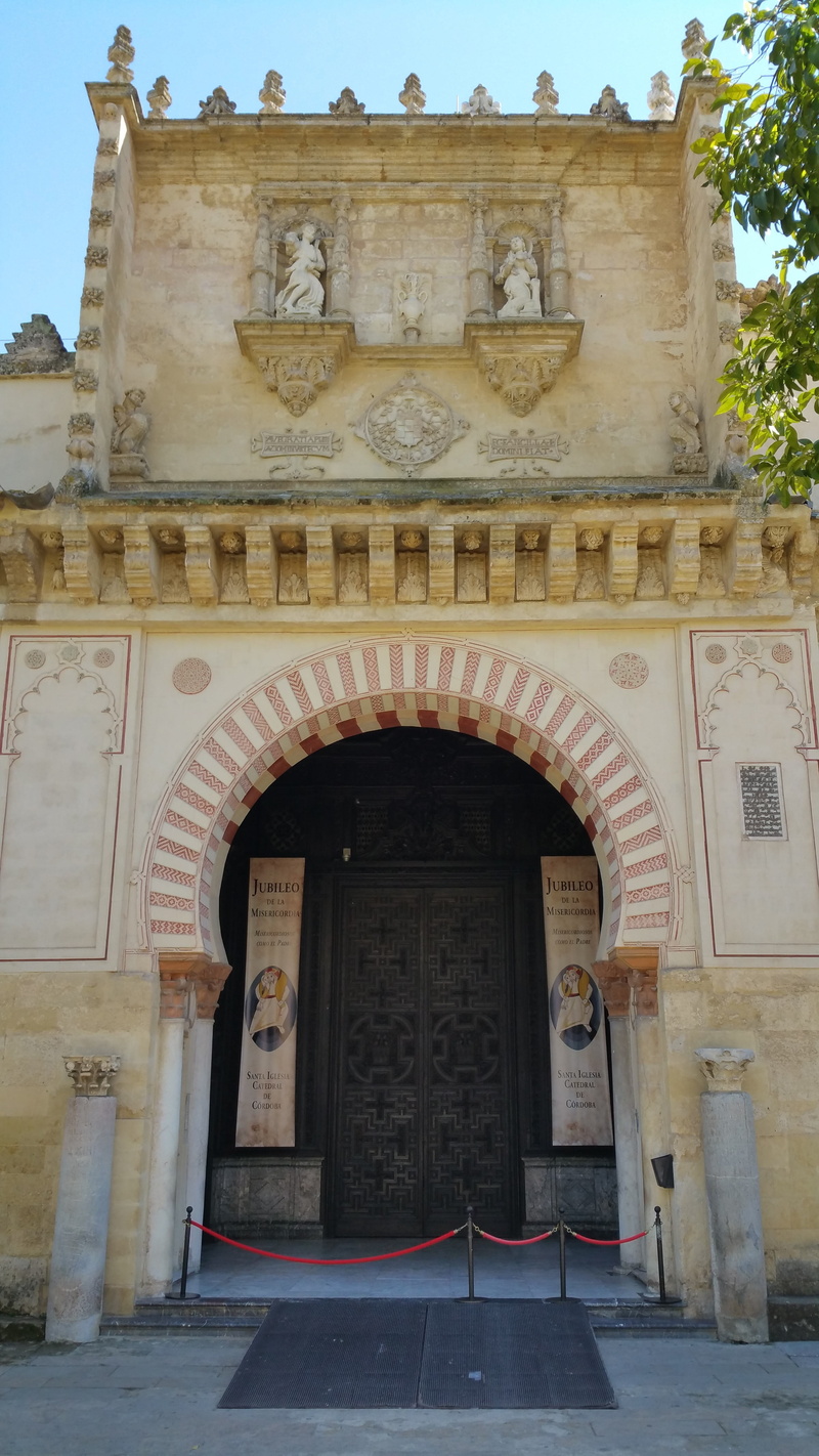 mezquita, religion, landmark, ornate, place of worship, day, entrance, 5K, building, building exterior, cathedral, low angle view, mezquita-catedral de córdoba