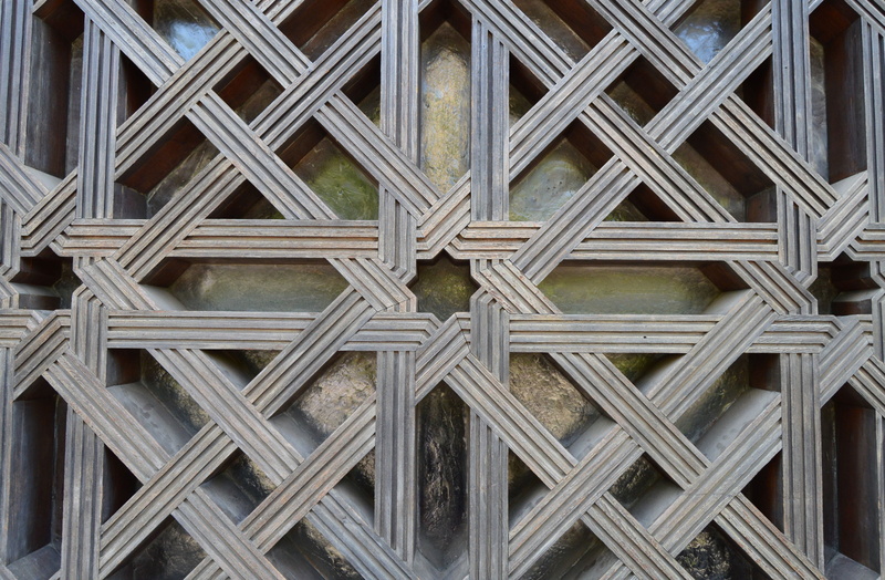 cordoba, spain, close-up, textured, aquitectura árabe, metal, wood - material, built structure, indoors, crisscross, shape, córdoba, 4K, no people, repetition