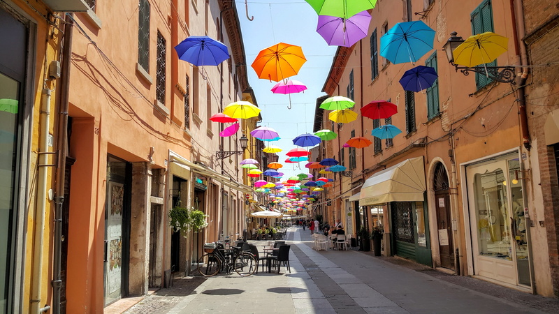 ferrara, direction, architecture, beige, alley, nature, building, lighting equipment, lantern, built structure, outdoors, 5K, middle, street, transportation