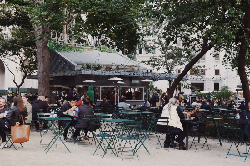 public space, large group of people, shake shack, park, outdoors, new york city, men, architecture, tree, business, cafe, sidewalk cafe, city, seat, sitting