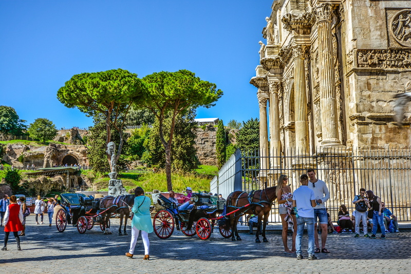built structure, roman, carriage, building exterior, arch, tourist, historic, belief, tourists, rome, place of worship, group of people, travel destinations