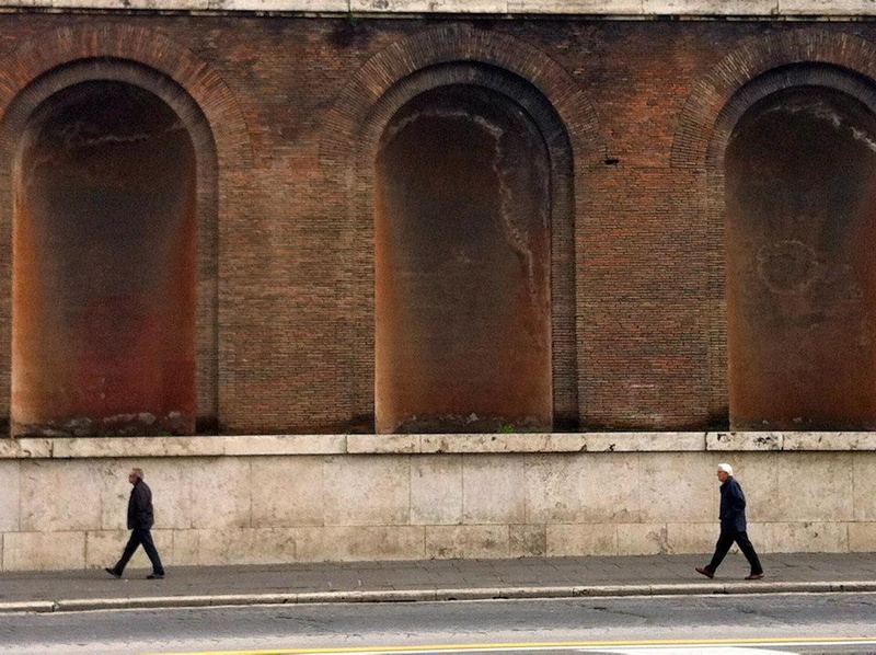 italy, walking, lifestyles, outdoors, arch, fori imperiali, women, people, roma, architecture, building, metropolitan city of rome, passeggiata, ruins