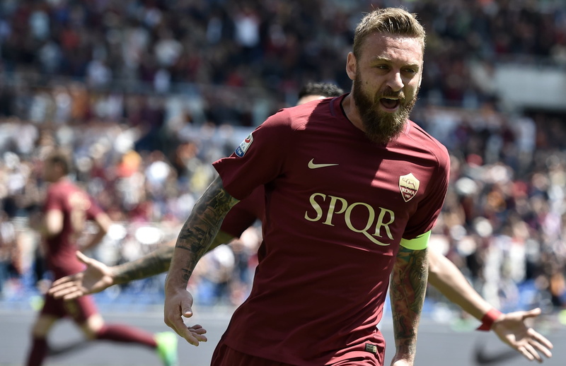 Daniele De Rossi, Football, De Rossi, red, Serie A, Goal, AS Roma, 2K, captain, gold, ASR, Football Player, SPQR, DDR16