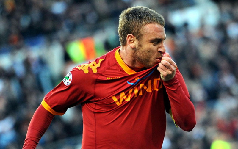 Curva Sud, yellow, AS Roma, love, De Rossi, Daniele De Rossi, DDR16, red, Serie A, Rome, Goal, 720P, jersey, kissing