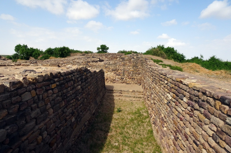 kutch, day, cloud - sky, excavation, sky, old ruin, ruined, stone wall, history, built structure, ruins, the past, archaeological site, water management