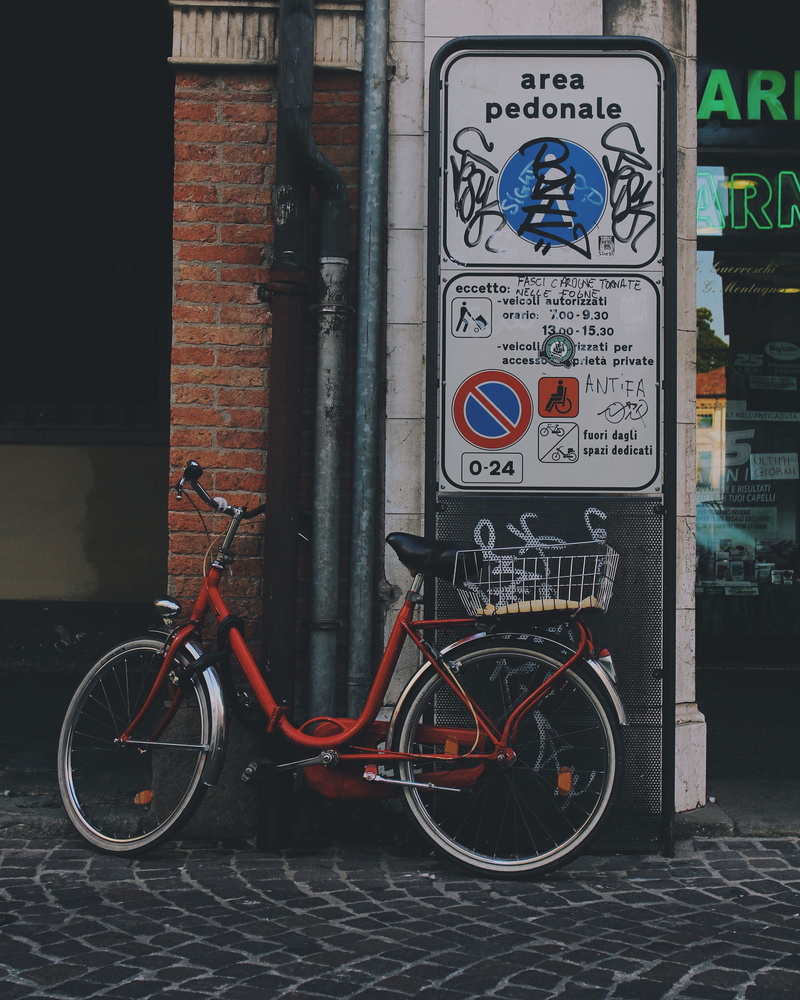 bicycle, sign, western script, hipster, rome, italia, building exterior, basket, vsco, fixie, city, orvieto, information, graffiti, built structure, communication
