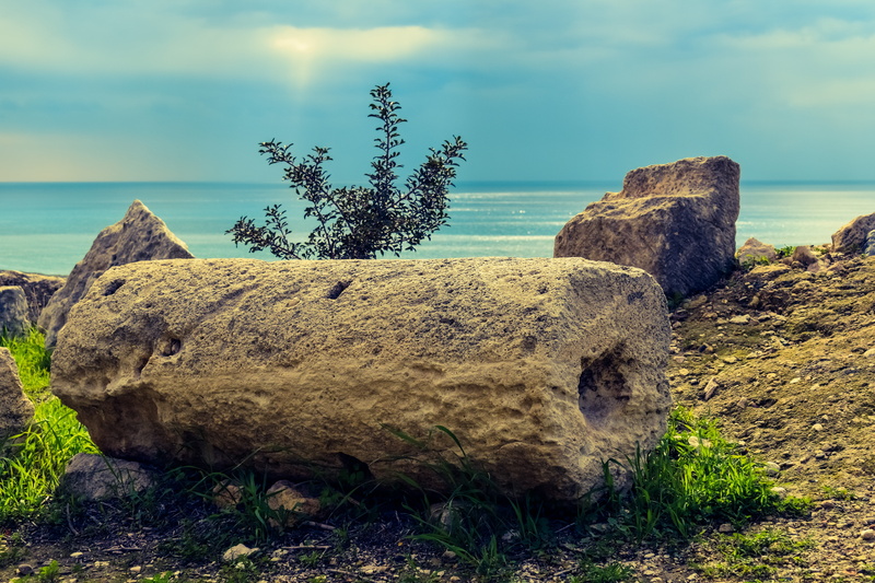 5K, no people, archaeology, water, column, beach, horizon over water, scenics, rock, day, scenics - nature, nature, excavations, beauty in nature, rock formation