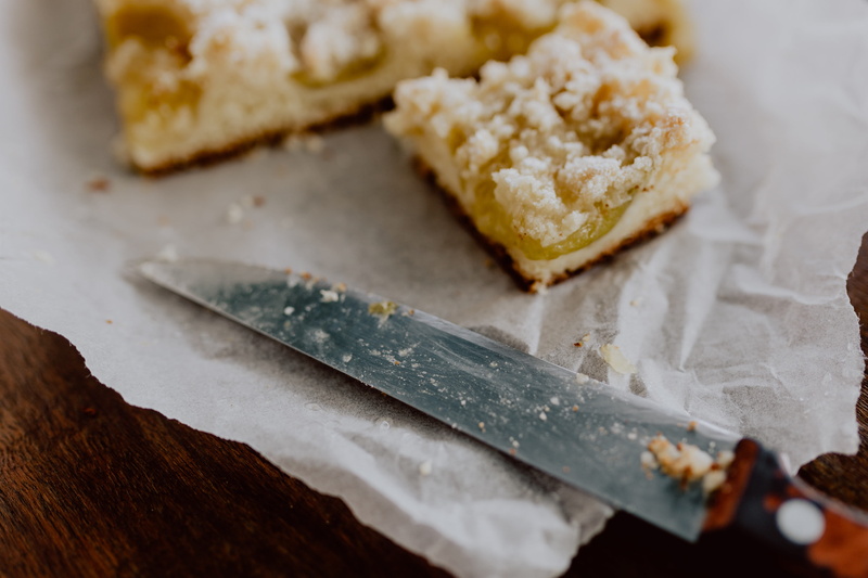 kitchen knife, food, 5K, pie, yummy, food and drink, baking, slice, no people, plum, knife, ready-to-eat, unhealthy eating, french food, indulgence, freshness