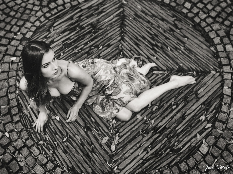 1080P, leisure activity, portrait, lifestyles, women, young women, real people, beautiful people, hairstyle, full length, one person, adult, fashion, lying down