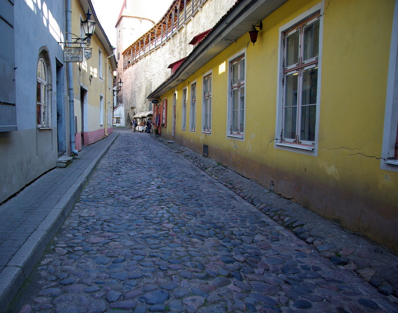 estonia, long, narrow, building exterior, 2K, built structure, pavers, window, the way forward, cobblestone, outdoors, tallinn, architecture, footpath