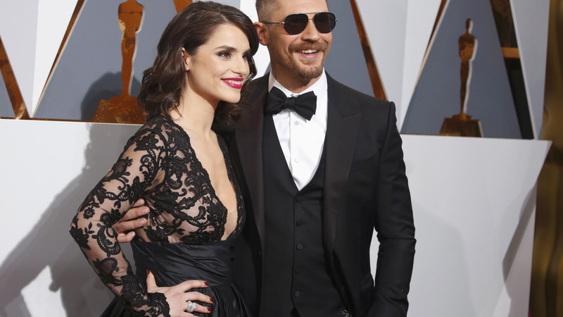 man, Tom Hardy, s, waist, Oscar 2016, woman, Most popular celebs, Charlotte Riley, red carpet, holding, 4K