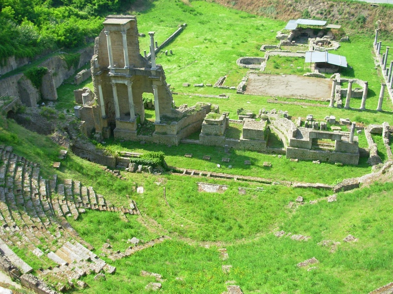 ancient, day, 1080P, field, archaeology, growth, ruined, green color, history, ruin, nature, land, amphitheatre, old, old ruin, no people, built structure