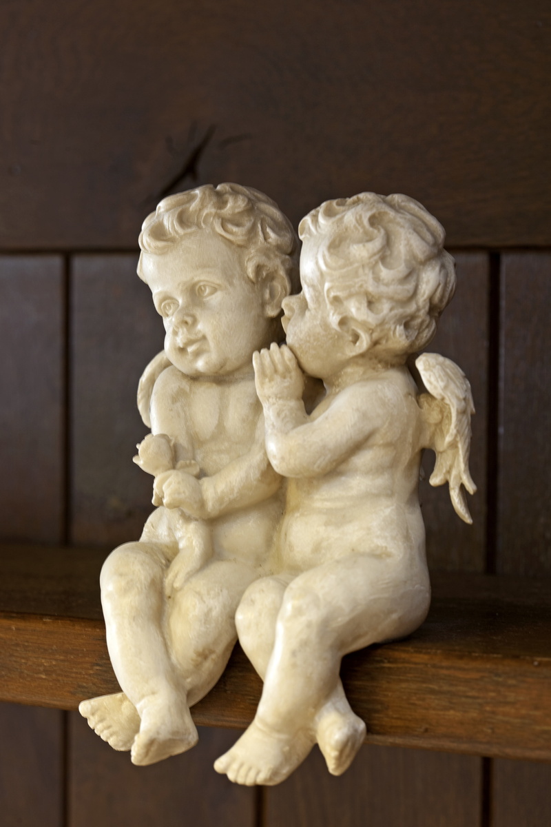 no people, creativity, 5K, focus on foreground, angel, still life, male likeness, putten, craft, statue, table, history, cherub, two, indoors, ascension of christ