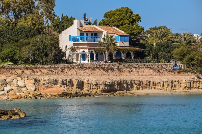 built structure, no people, outdoors, architecture, building exterior, building, tranquil scene, waterfront, house, sky, seaside, day, travel destinations