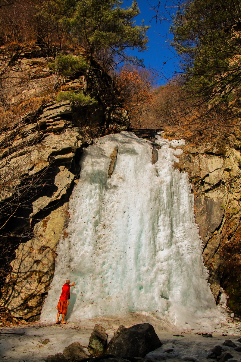 zing fall, outdoor, water, ice, buddhism, frost, Freezing, one person, Fall, rock formation, long exposure, nature, cool, rock, Theravada Buddhism, scenics