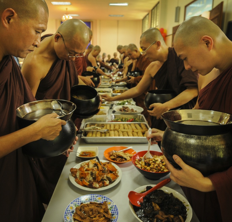 bowl, indoors, women, restaurant, religion, adult, real people, tradition, 2K, theravada buddhism, food, togetherness, food and drink, bhikkhu, friendship
