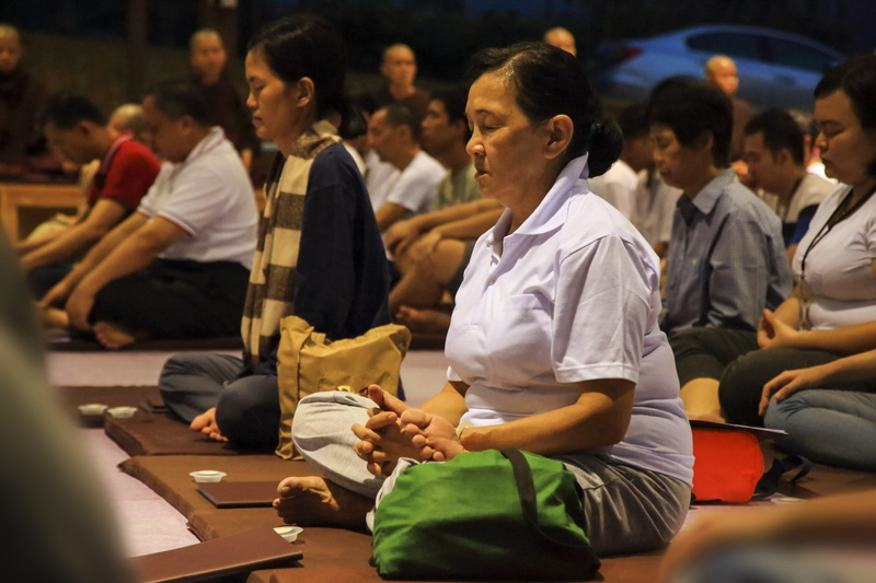 drink, men, lifestyles, buddhism, crowd, meditating, meditation, 2K, theravada buddhism, zen, side view, women, relaxation, spiritual, traditional clothing