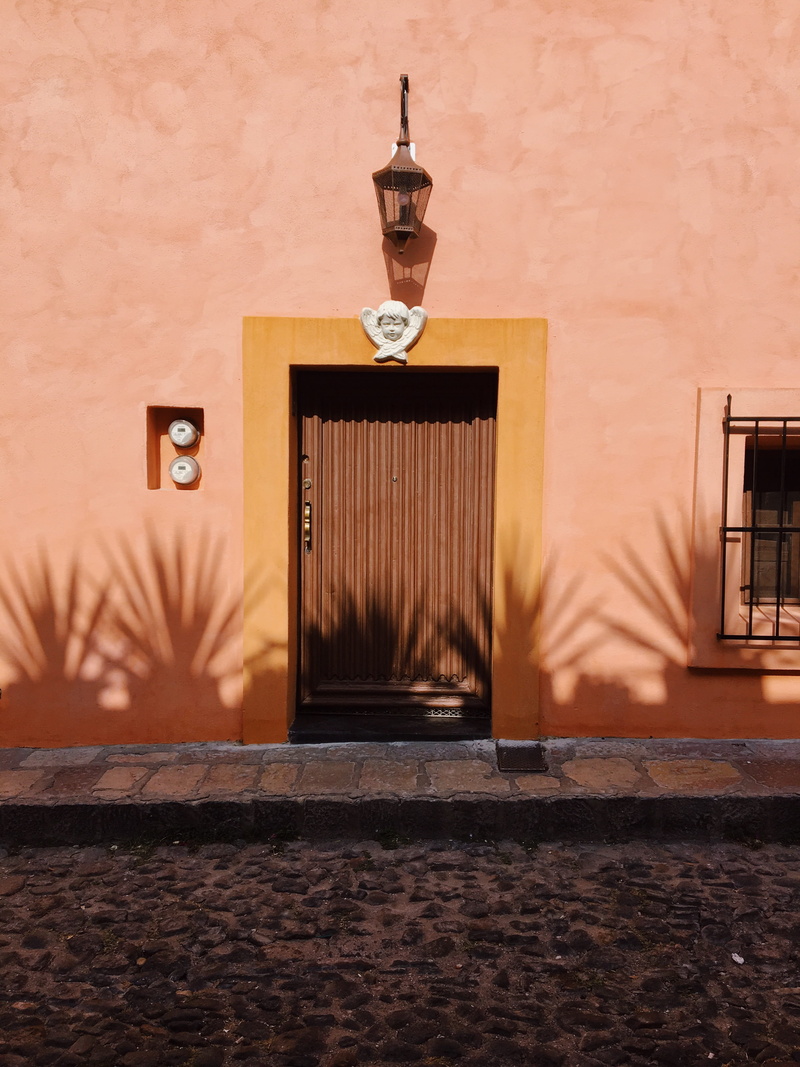 street Light, no People, old, yellow, plant, town, sculpture, wall - Building Feature, cultures, san miguel, built Structure, old-fashioned, black, architecture