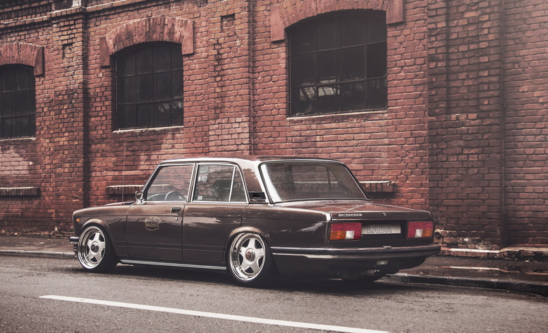 brick, grille, motor vehicle, old, 2105, VAZ, stationary, building Exterior, retro Styled, antique, brown, chrome, history, wall, street, tuning, built Structure