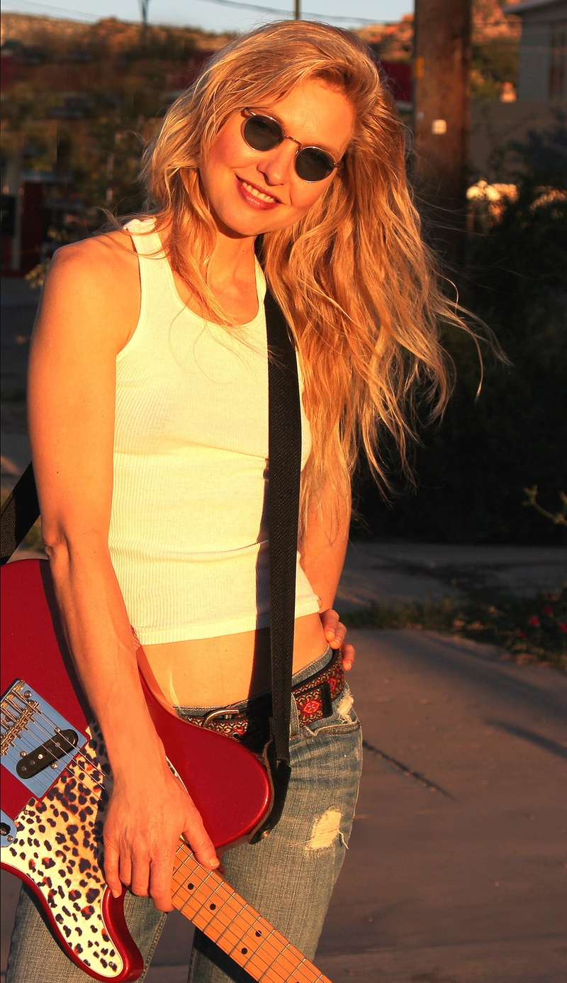 glasses, one person, beautiful woman, music, player, young women, sound, women, long hair, instrument, musician, playing, day, entertainment, casual clothing