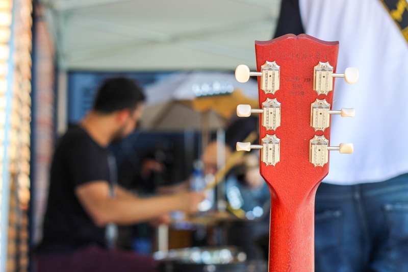 adult, concert, laney, people, selective focus, silhouette, country, guitar, red, jazz, telecaster, americans, fender, focus on foreground, close-up, incidental people