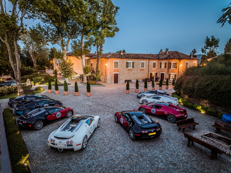 land vehicle, car, Villa, high angle view, motor vehicle, tree, Bugatti, willa, transportation, 16.4, road, green, 1080P, building, street, building exterior