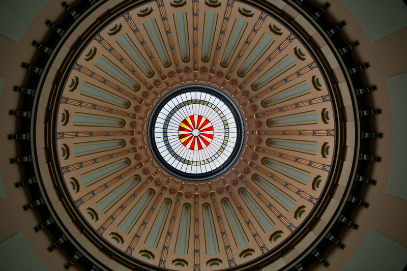 rotunda, courthouse, design, dome, built structure, ceiling, minute hand, roman, directly below, low angle view, illuminated, ohio statehouse, pattern