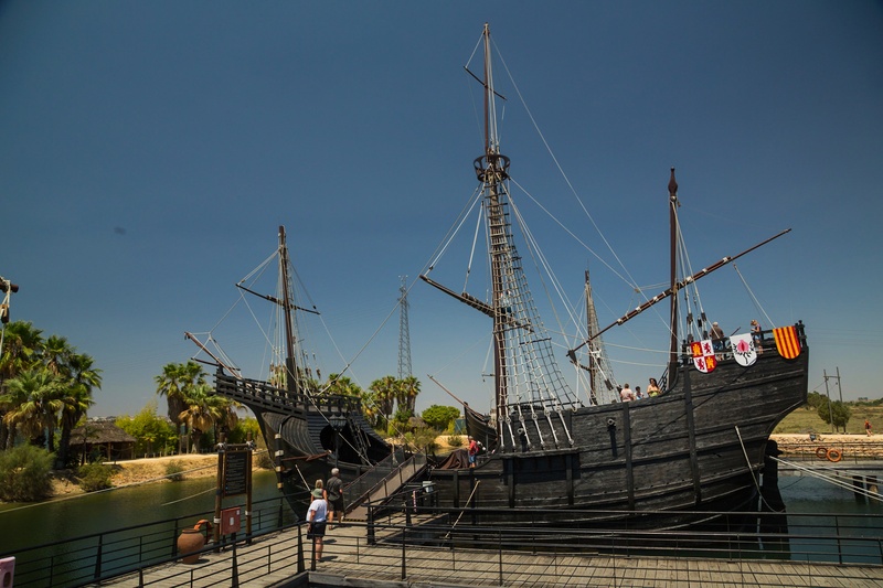 outdoors, nature, spain, water, mode of transportation, sailboat, large group of people, built structure, huelva, holiday, real people, machinery, andalusia