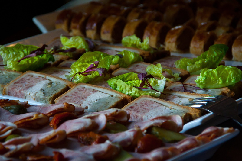 close-up, lettuce, bacon, vegetarian food, vegetable, meat, barbecue, no people, food platter, sausage, dinner, wellbeing, abundance, buffet, food, indoors